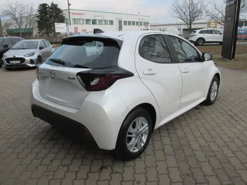 Car image 4