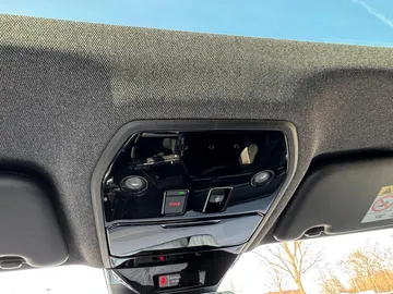 Car image 33