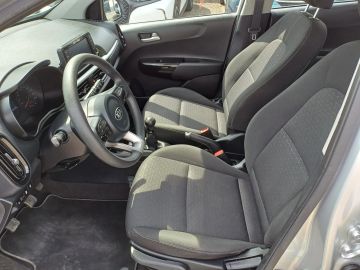 Car image 12