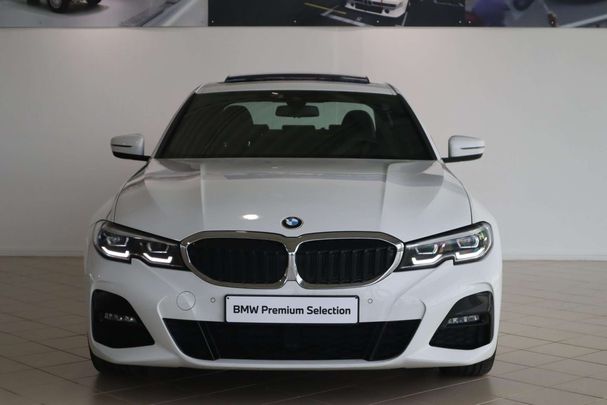 BMW 320i 135 kW image number 2