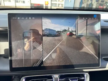 Car image 13