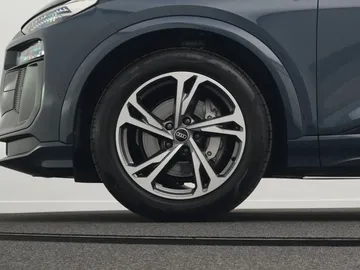 Car image 47