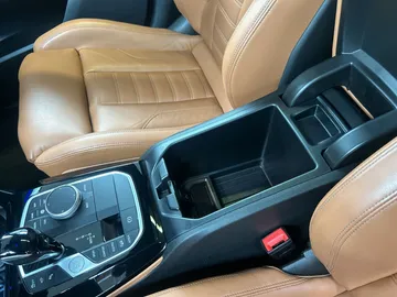 Car image 29