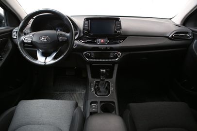 Car image 16