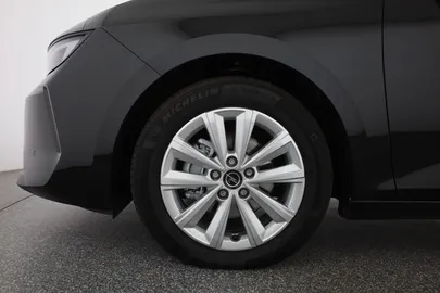 Car image 30