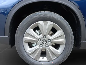 Car image 18