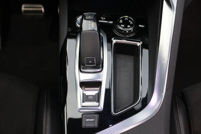 Car image 37