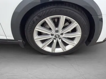 Car image 34