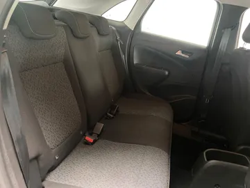 Car image 26