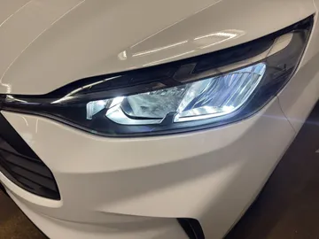 Car image 20