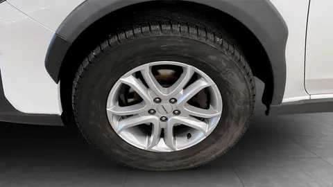 Car image 9