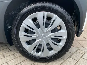 Car image 29