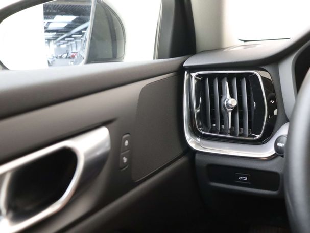 Volvo V60 B3 Essential 120 kW image number 32