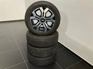 Car image 30