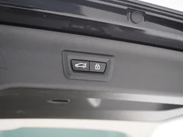 Car image 40