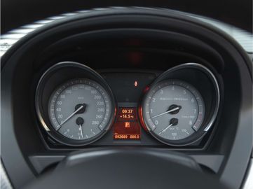 Car image 32