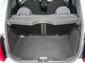 Car image 19