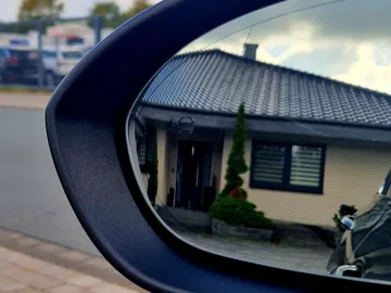 Car image 37