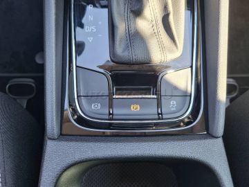 Car image 32