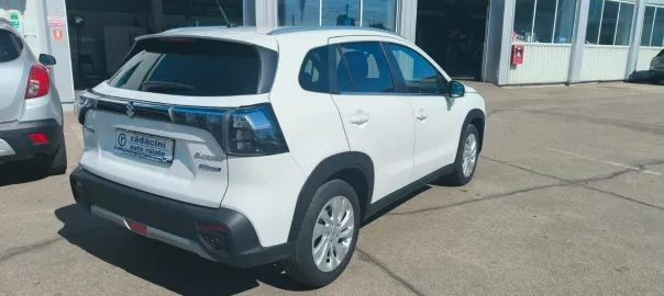 Car image 3