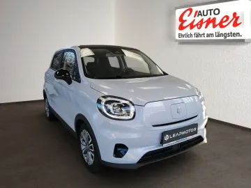 Car image 15