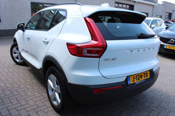 Volvo XC40 1.5 T2 Momentum 95 kW image number 6