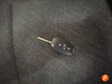 Car image 26