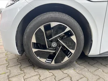 Car image 38