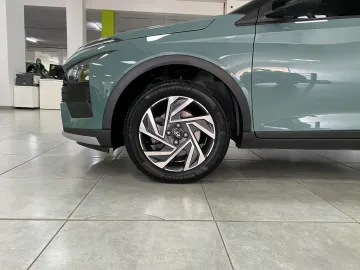 Car image 30