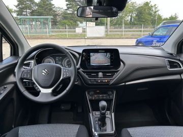 Car image 14