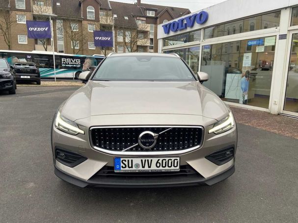 Volvo V60 Cross Country AWD B4 145 kW image number 4