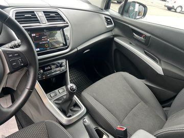 Car image 10