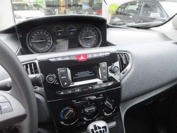 Car image 10