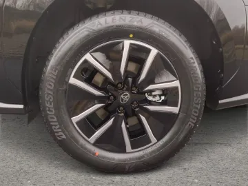 Car image 30