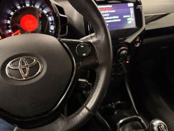 Car image 23