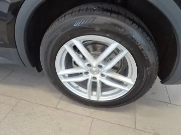 Car image 27