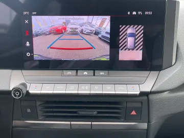 Car image 27