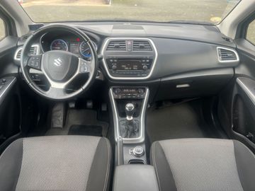 Car image 12