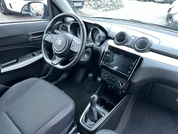 Car image 12