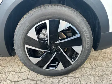 Car image 28