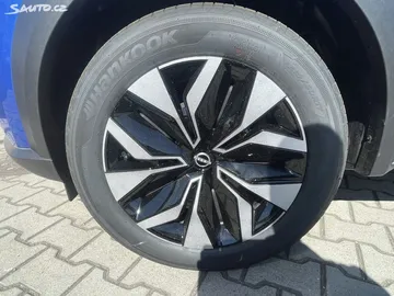 Car image 28