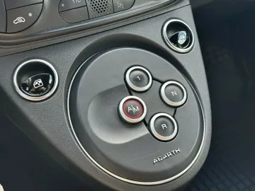 Car image 25