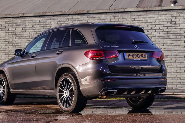 Mercedes-Benz GLC 300 e 4Matic 235 kW image number 33