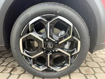 Car image 32