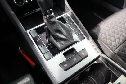 Car image 28