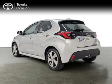 Car image 4