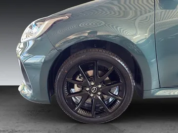 Car image 15