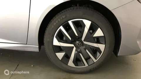 Car image 20