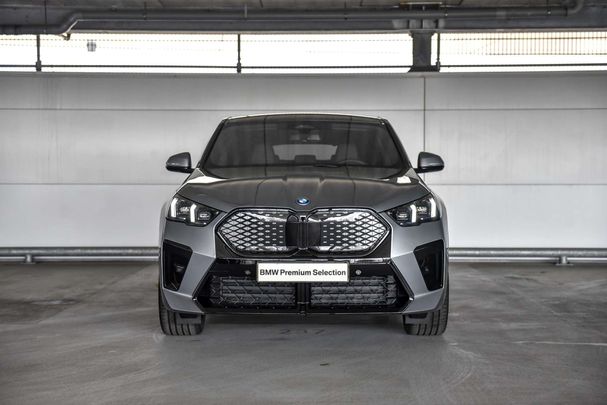 BMW iX2 xDrive30 230 kW image number 3