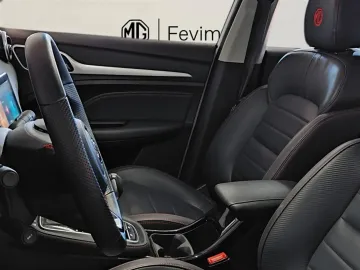 Car image 19